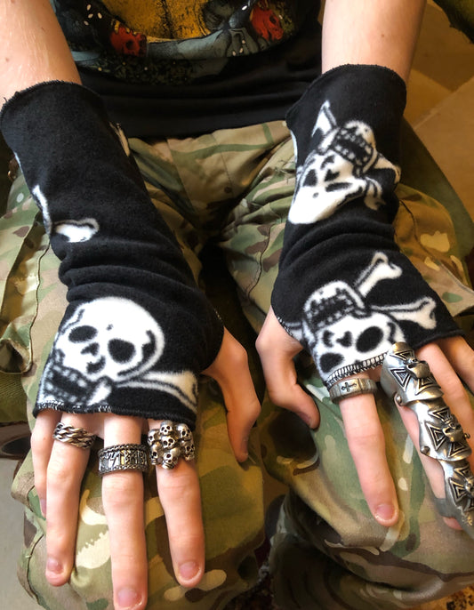 Skull polar fleece gloves